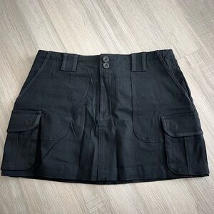 Black mini skirt size medium NEVER WORN